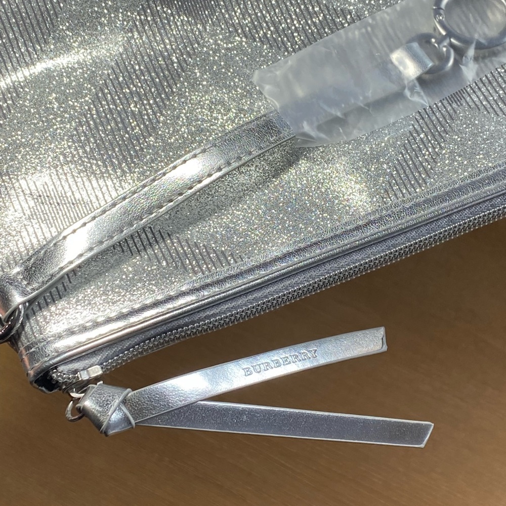 Burberry zipper cosmetic travel bag - Picture 8 of 9